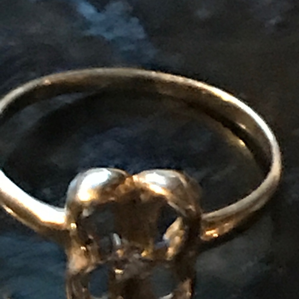 Elegant 10k solid Gold Butterfly Ring size 6 - Picture 3 of 3
